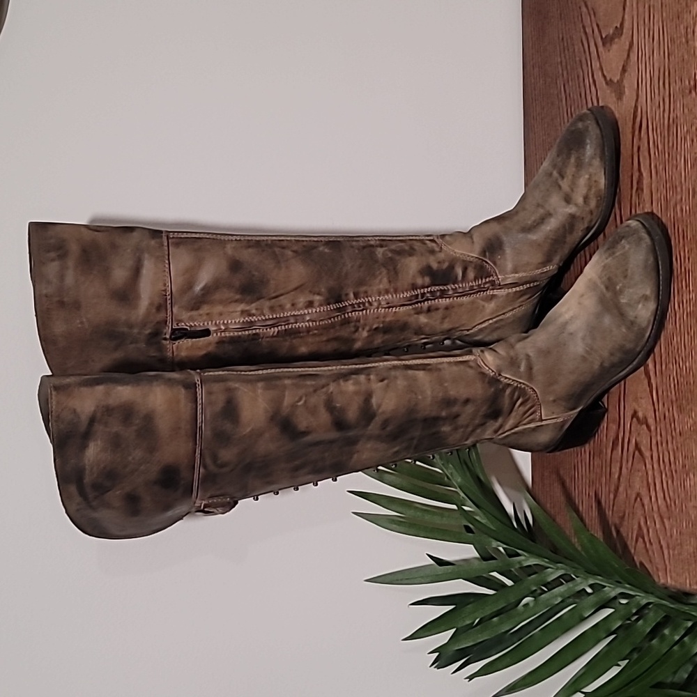 💋VINCE CAMUTO, Bilco Leather Antique Coal studded Tall Inner Zipper Boot sz 7.5